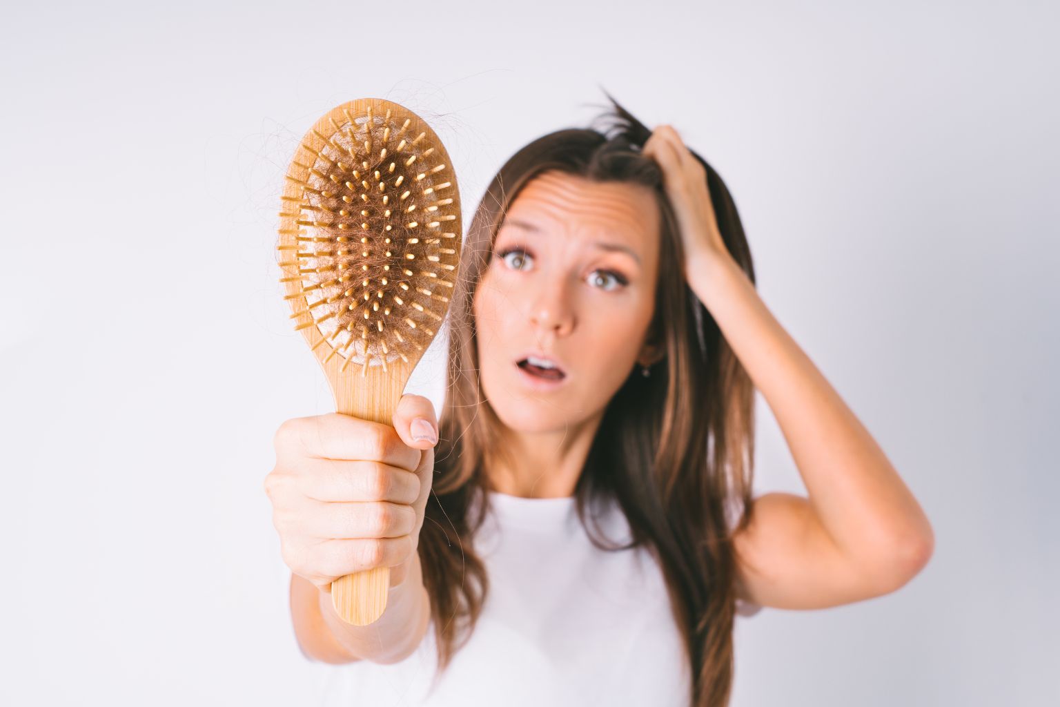 In autunno cadono pi capelli: ecco perch